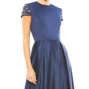 Leena for Mac Duggal elegantly tailored gown with beaded sleeves Size 14